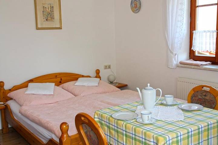 Ferienwohnung für 2 Personen, mit Terrasse und Garten sowie Ausblick in Neualbenreuth - 4