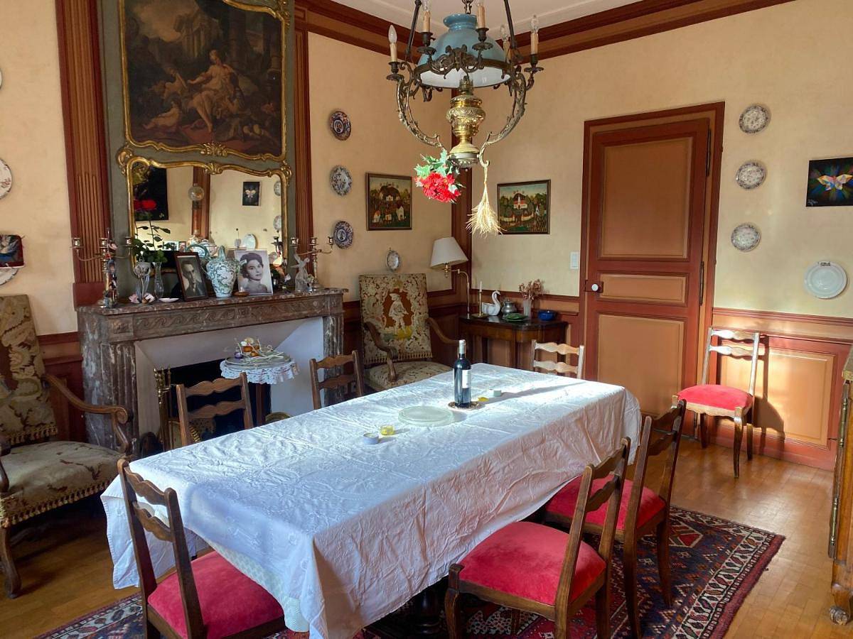 Double Room with Private Bathroom in Chambon-sur-Voueize, Région d'Aubussargues