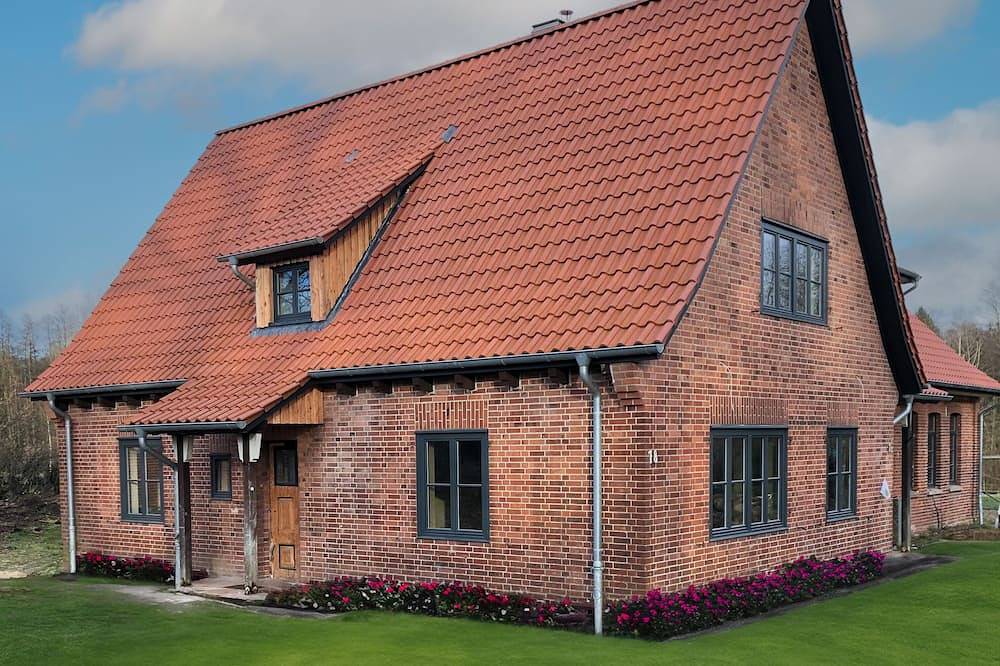 Ganze Wohnung, Frisch renoviertes Lehrerhaus mit exklusiver Lage in Rehlingen, Lüneburger Heide