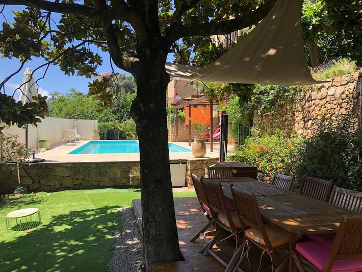Villa pour 6 personnes, avec vue ainsi que jardin et piscine, adapté aux familles