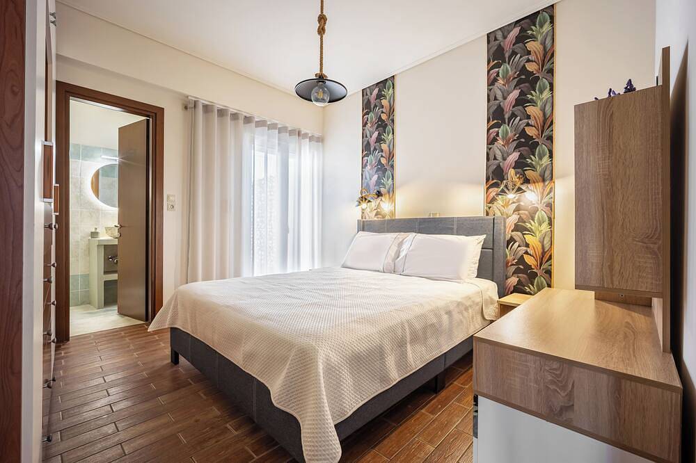 Geheel appartement, Komis House,Elegant 3Br City Retreat with Private Terraces-Near Metro in Athene, Zuidelijk deel van Athene