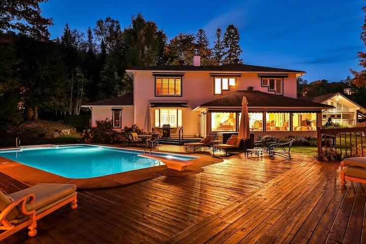 Vacation rental for 12 people in Mont Saint-Sauveur