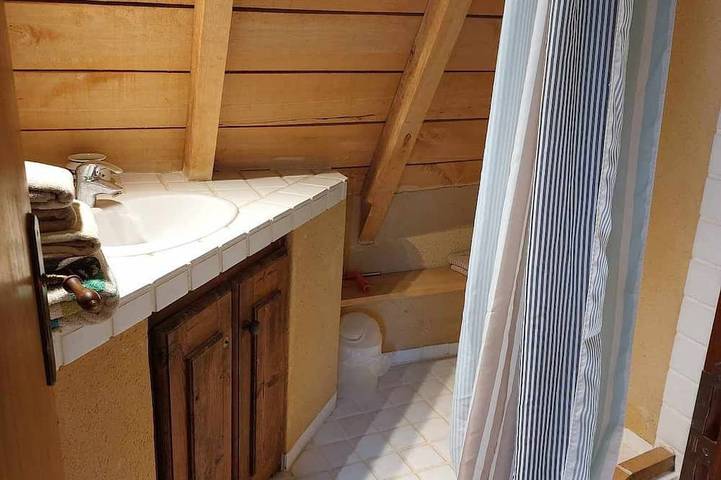 Gîte pour 2 personnes, avec jardin ainsi que piscine et terrasse à Proissans - 3