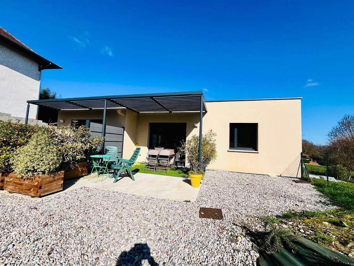 Appartement entier, Gîte neuf au calme, Rdc, Terrasse, Parking, 2 chambres, Clim in Beaucroissant, Isère