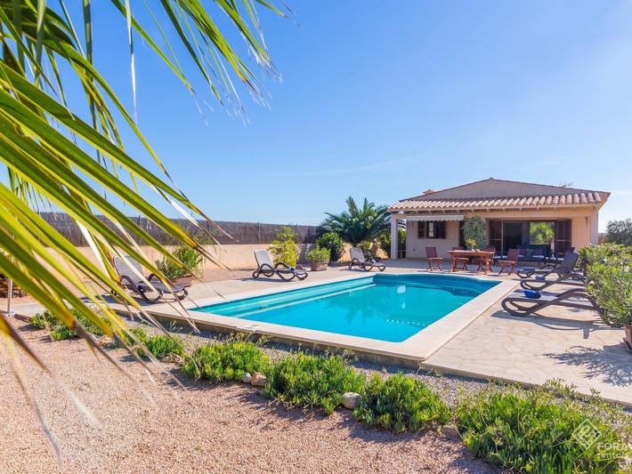 Finca für 6 Personen, mit Pool und Garten, kinderfreundlich in Campanet