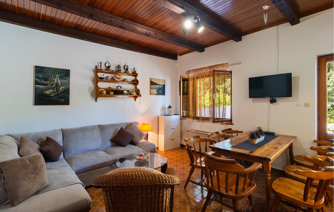 Gemütliche Ferienwohnung mit Meerblick, Terrasse und kostenlosen Parkplätzen, 1 km vom Strand entfernt in Hvar Stadt, Hvar