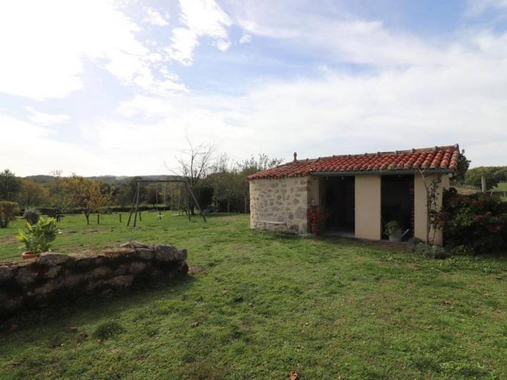 Location de vacances pour 4 personnes, avec jardin à Saint-Mamet-la-Salvetat - 2
