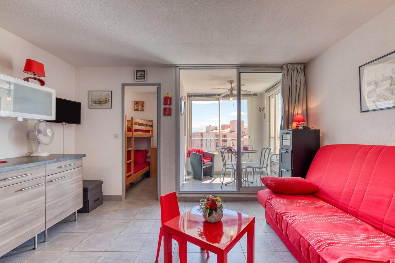 Entire apartment, Cap d'Agde, renovated T1 with sea view, 100 m from the beach in Cap d'Agde, Agde