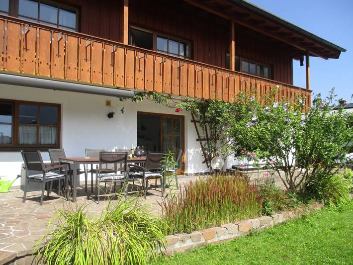 Ferienwohnung für 4 Personen, mit Balkon und Terrasse sowie Garten und Sauna in Schönau am Königssee