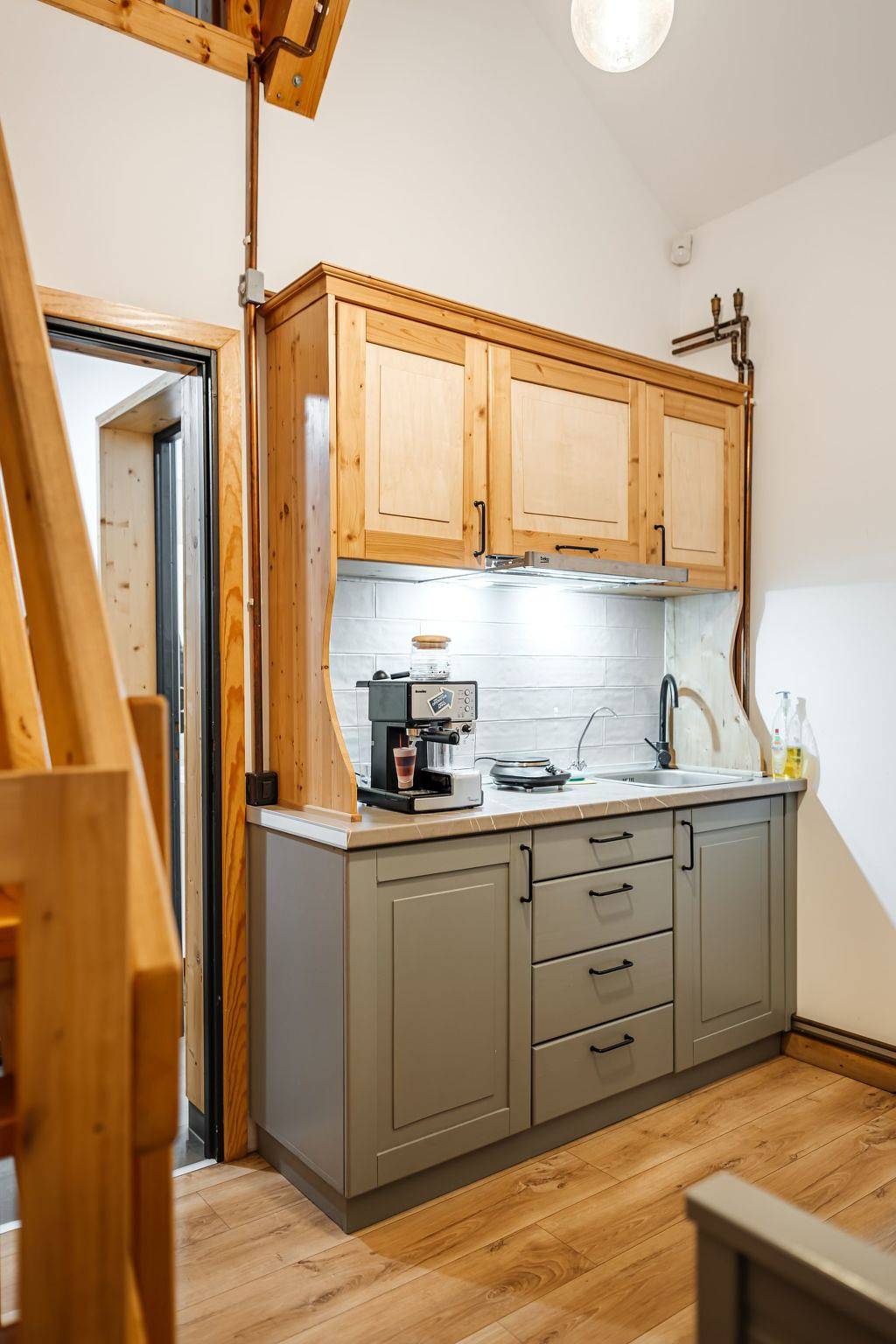 Kleines Haus mit Werkstatt in Karpaten