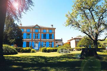 Chambre d’hôte pour 5 personnes, avec vue ainsi que piscine et jardin, animaux acceptés à Lafrançaise