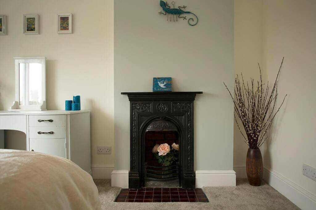 Rie's Retreat - The Emerald room in Glastonbury, Somerset