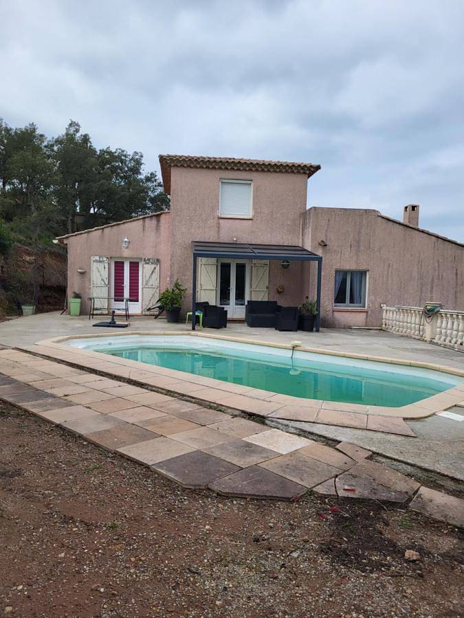 Chalet para 5 personas, con terraza además de piscina y vistas - 1
