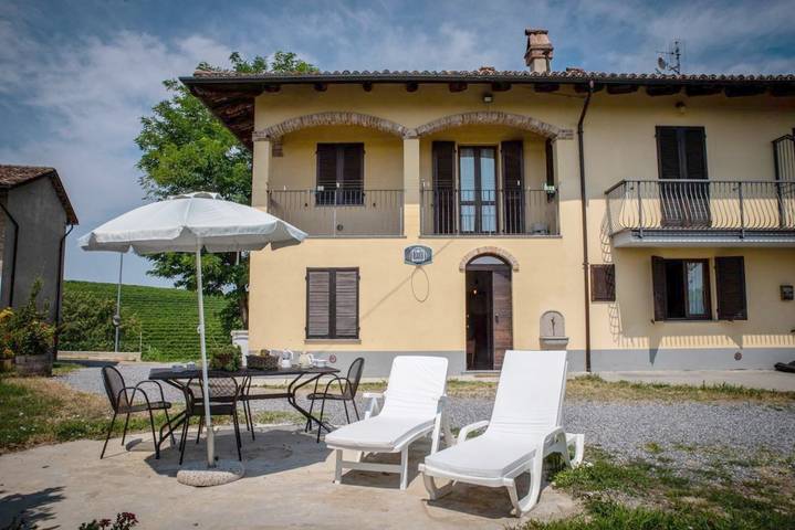 B&b per 2 persone, con Giardino e Panorama a La Morra