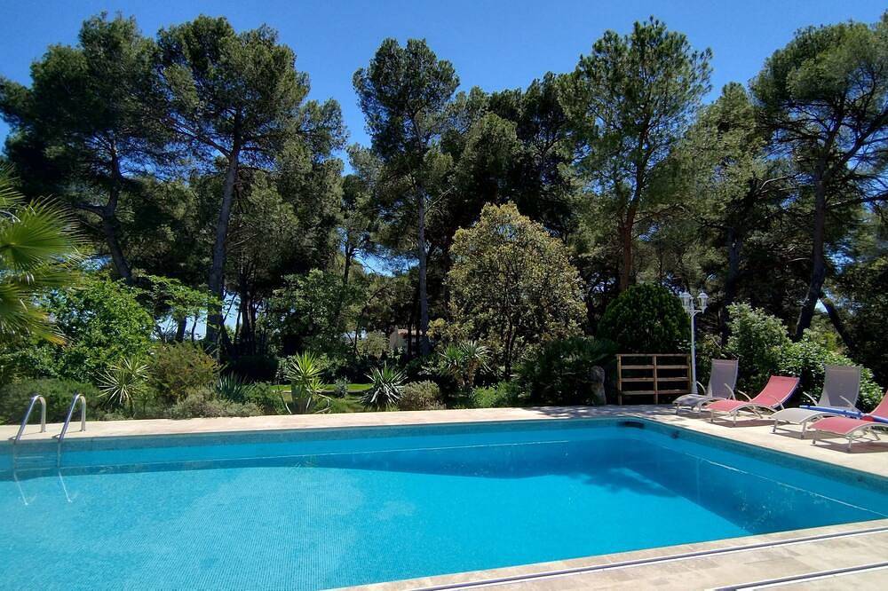 Gîte Les Oliviers situé au calme au milieu des pins et proche des plages in Béziers, Côte d'Améthyste