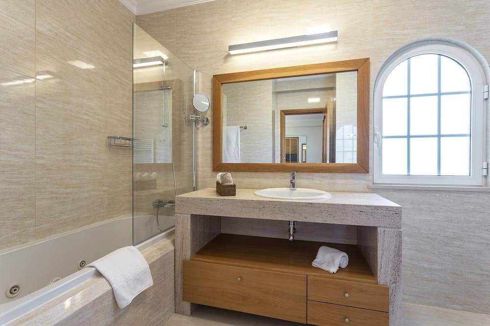 Luxuriöse mediterrane Villa mit beheizbarem Pool und Fitnessraum in Montes de Alvor, Alvor