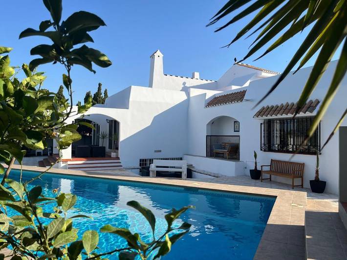 Chalet para 10 personas, con jardín además de vistas y piscina, Familias con niños en Roquetas de Mar