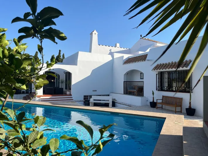 Chalet para 10 personas, con vistas además de jardín y piscina, Familias con niños - 1