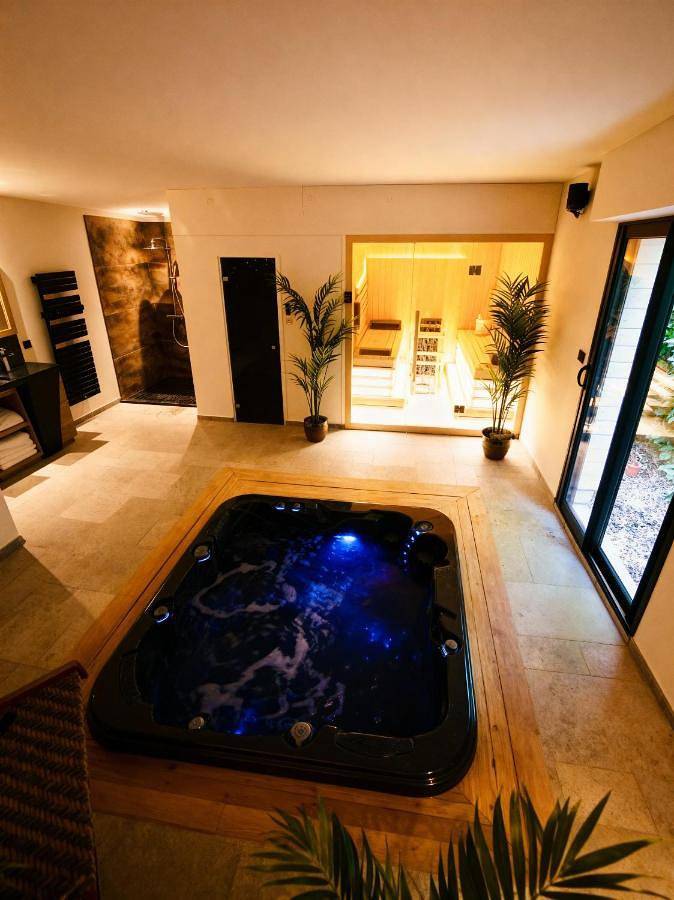 Location de vacances pour 2 personnes, avec sauna ainsi que jardin et jacuzzi à Lieuron