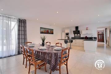 Gîte pour 6 personnes, avec jardin à Pluherlin