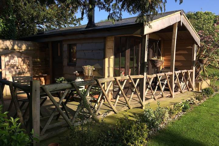 Romantic glamping cabin near beautiful Rye in East Sussex