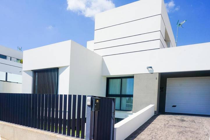 Casa rural para 6 personas, con jardín además de vistas y piscina en Dolores