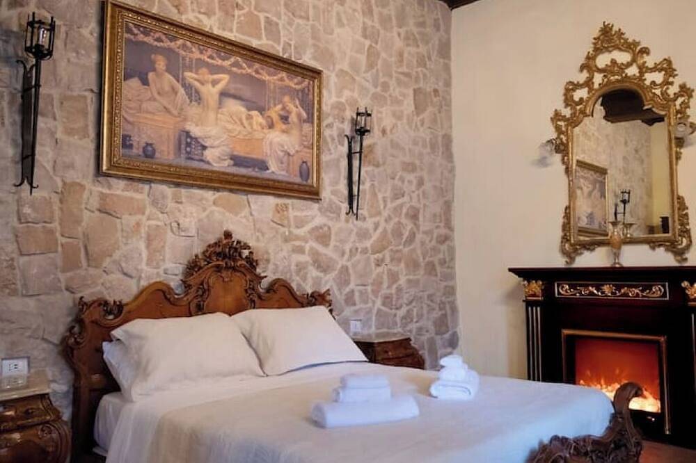Entire apartment, \"Count Fernando\" Suite in Bracciano, Lake Bracciano