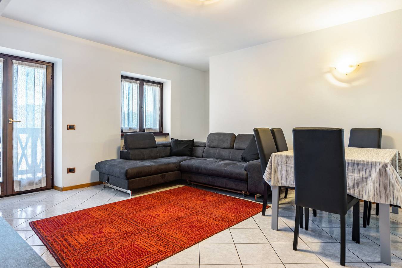 Entire apartment, Apartment 'Appartamento Cles' with Mountain View, Balcony and Wi-Fi in Cles, Brenta group