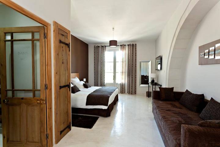 Chambre d’hôte pour 3 personnes, avec jardin ainsi que jacuzzi et piscine à Saint-Gilles - 2