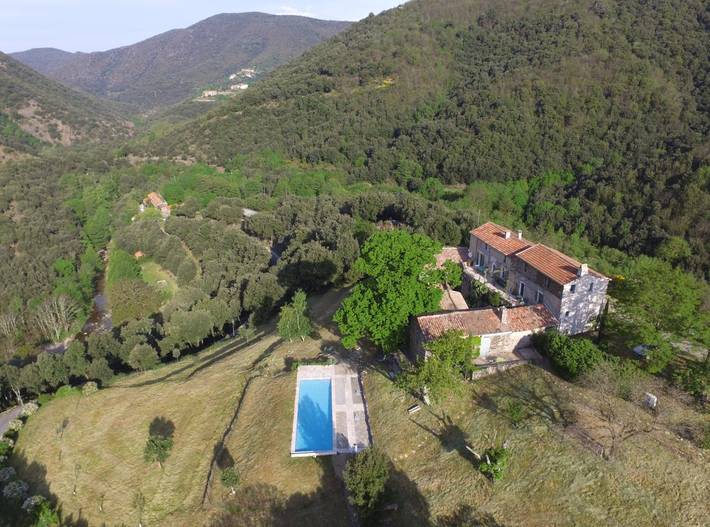Gîte pour 4 personnes, avec terrasse ainsi que jardin et piscine à Saint-Martial