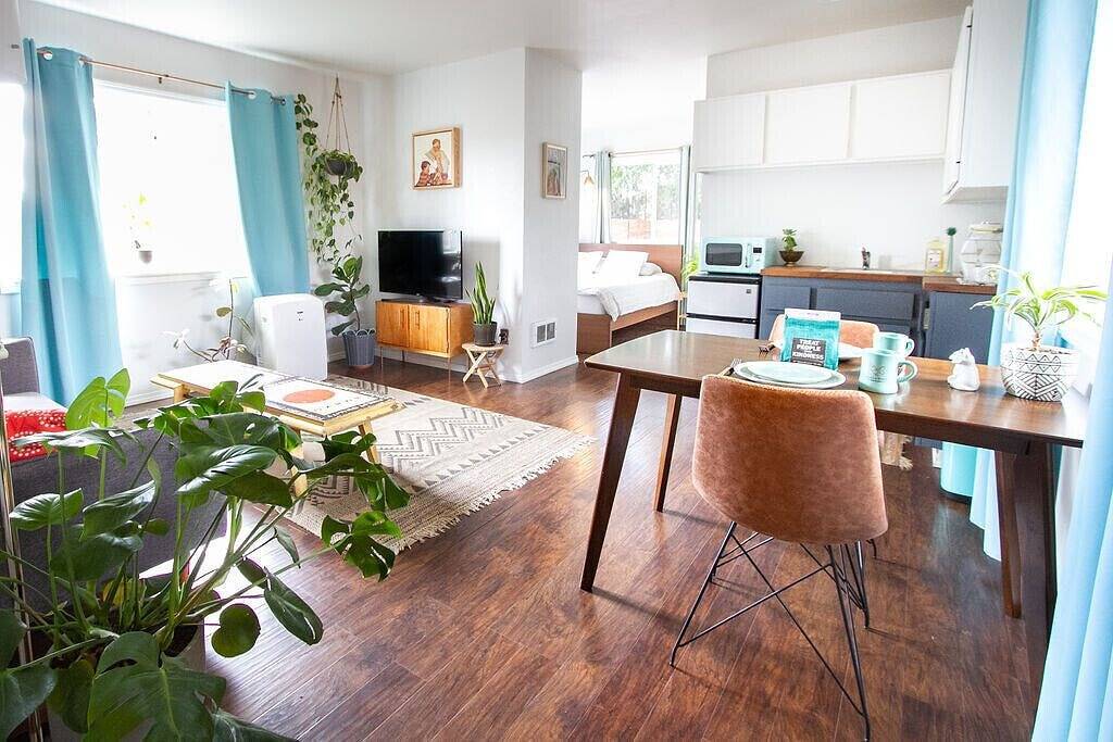 Redwood Cottage im Oregon Wine Country, 1,6 km von der historischen 3rd Street entfernt in McMinnville, Yamhill County