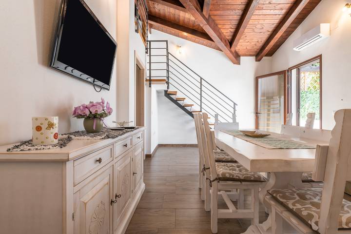 Casa vacanze "Casa Giovanna" con terrazza privata, giardino e aria condizionata in Is Loccis, San Giovanni Suergiu