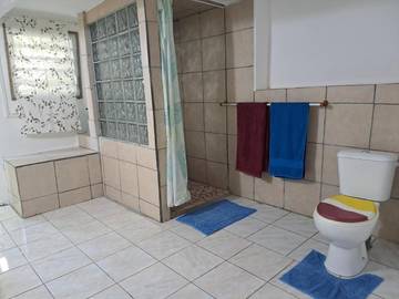 Gîte pour 3 personnes, avec terrasse dans Plage de Petite Anse