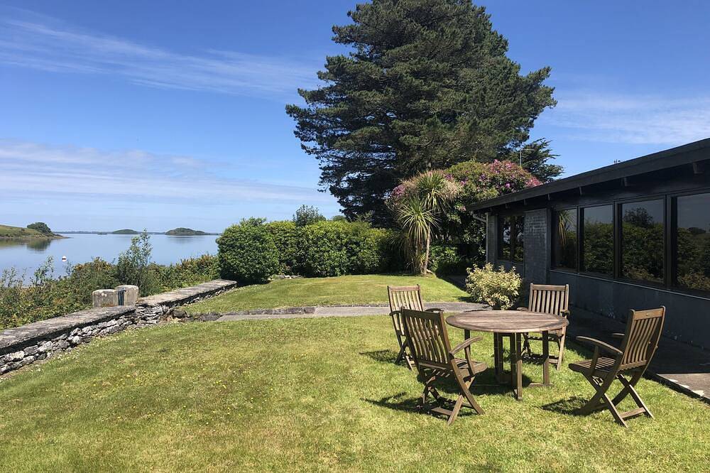 Schöner Bungalow mit 3 Schlafzimmern am Ufer des Lough Corrib (Oughterard.) in Oughterard ED, Connemara