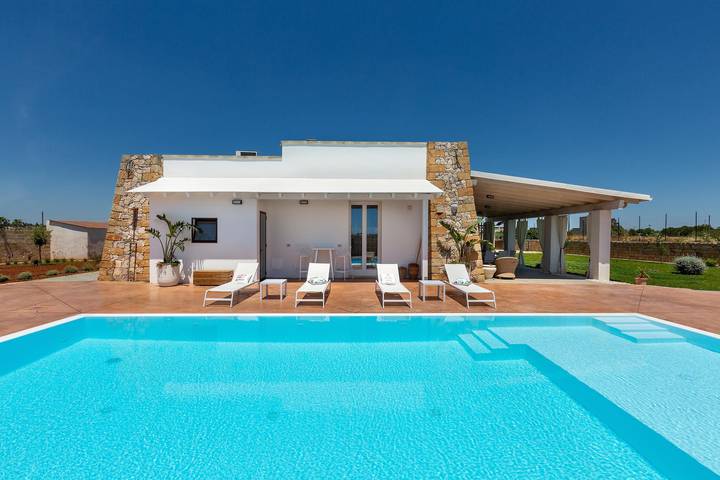 Trullo per 7 persone, con Piscina a Acquarica del Capo
