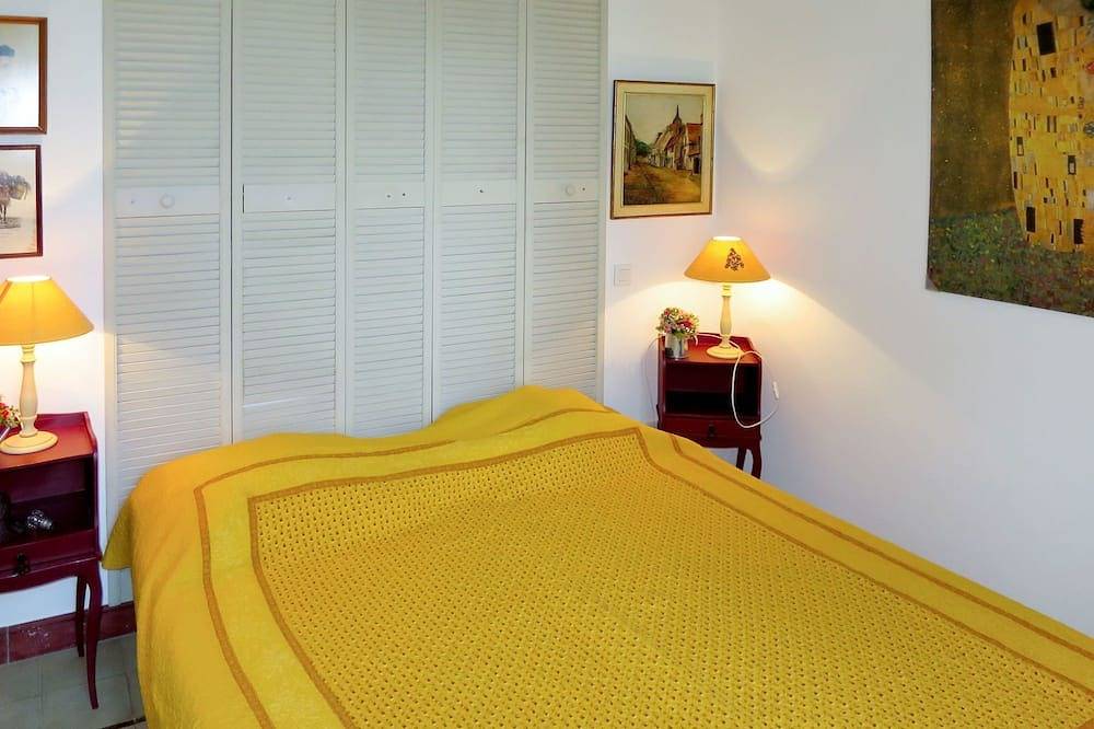 Appartement entier, Confortable appartement pour 8 personnes avec piscine, Wifi, climatisation, Tv et terrasse in Galéria, Parc naturel régional de Corse
