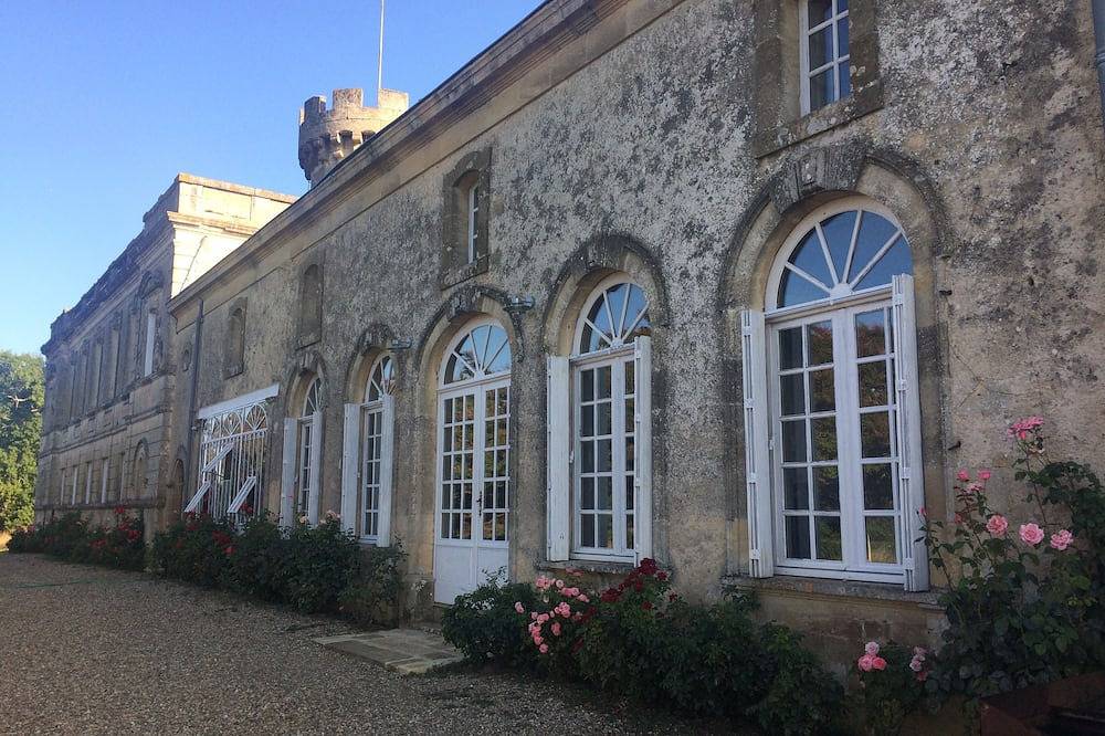 Orangery of a Bordeaux castle ideal for families! in Brouqueyran, Région de Langon