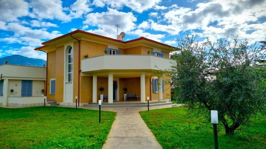 Location de vacances pour 2 personnes, avec vue et jardin, animaux acceptés à Cori - 2