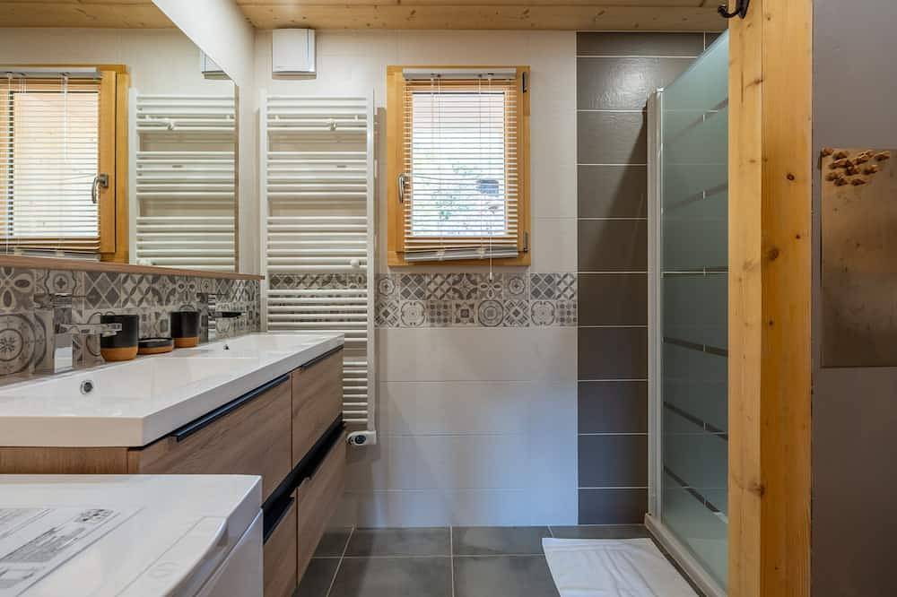 Berghütte-Executive-Ensuite mit Bad-Bergblick in Thônes, Annecy und Umgebung