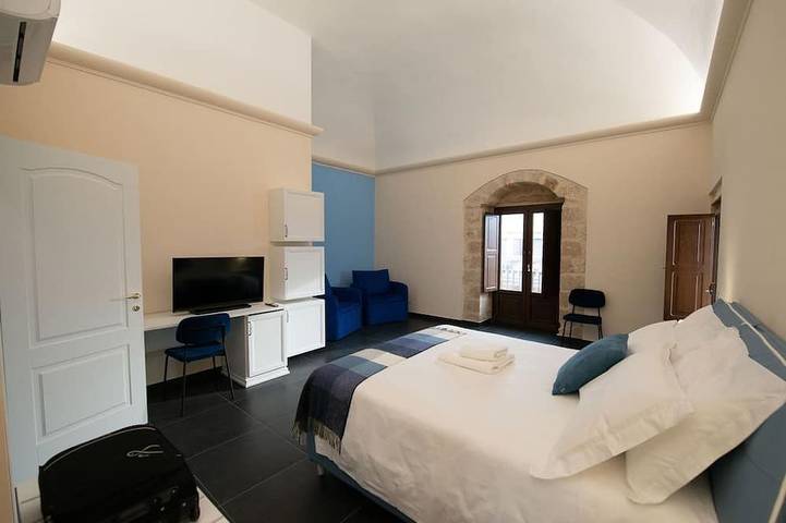 Baglio dei Mori - Suite with kitchen and terrace in a 12th-century palace in Donnalucata, Scicli
