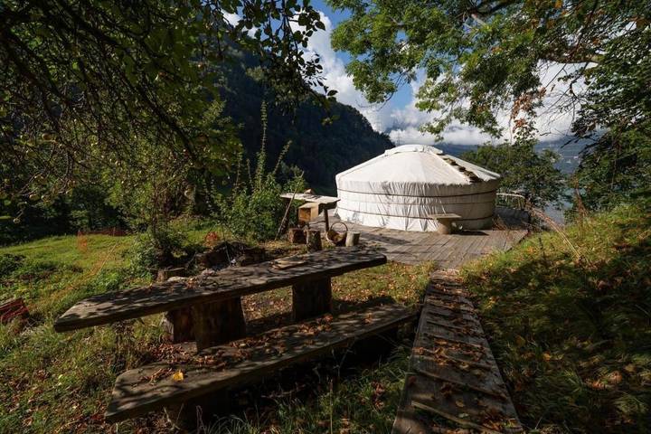Zelt für 2 Personen, mit Balkon und Terrasse sowie Garten und Seeblick in Morschach