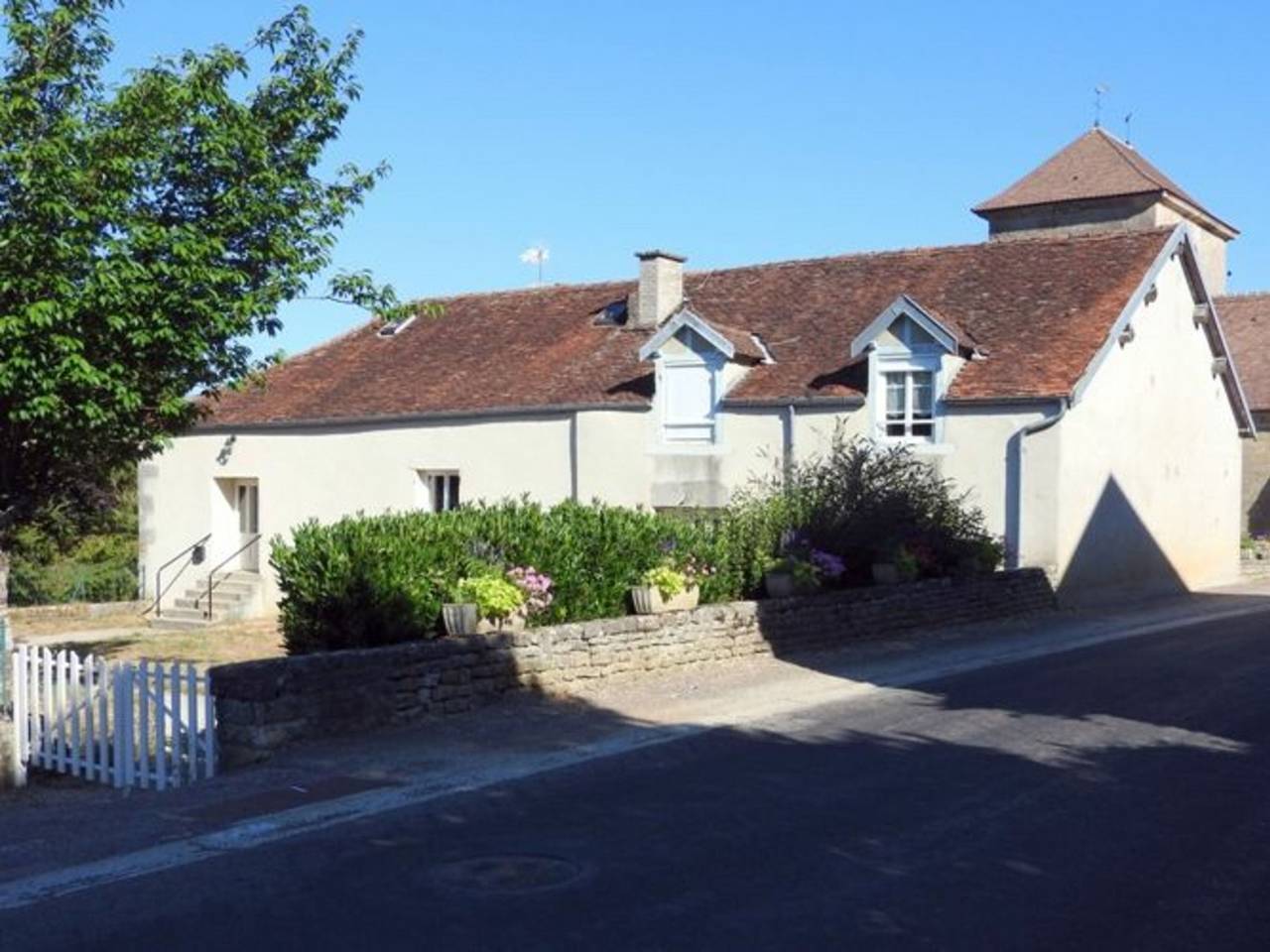 Alquiler en Perrancey: Gîte independiente con 2 dormitorios, cocina equipada y terreno compartido in Perrancey-les-Vieux-Moulins, Alto Marne
