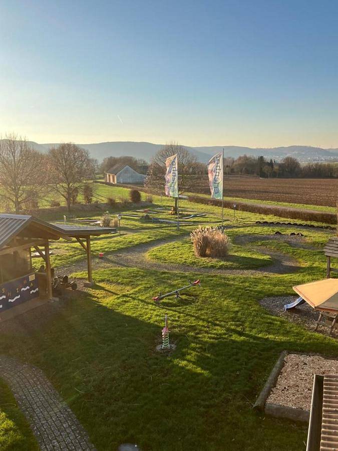 Ferienwohnung für 6 Personen, mit Balkon und Terrasse sowie Garten und Ausblick