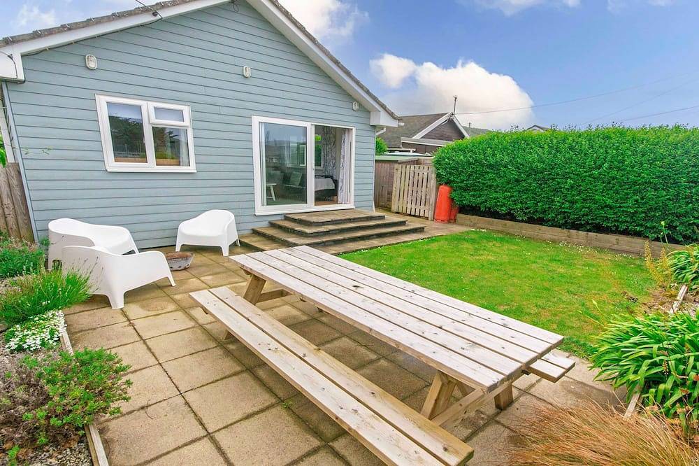 Swallows Beach Chalet |Sleeps 6 Walk to the Beach in Croyde, Devon