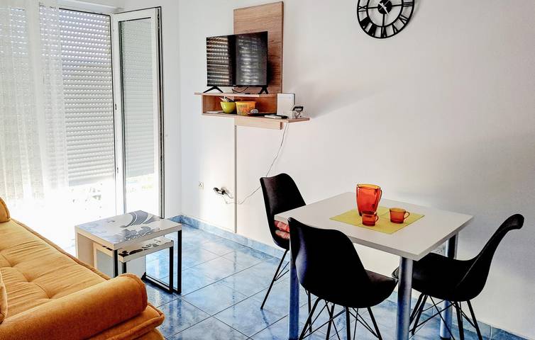 Ganze Ferienwohnung, Gemütliche Wohnung mit Terrasse und WLAN, 1 km vom Strand entfernt! in Klek, Dubrovnik-Neretva