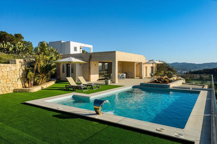 Villa Sa Rota Sunset, Sea Views & Pool in Cala Salada, Sant Antoni de Portmany