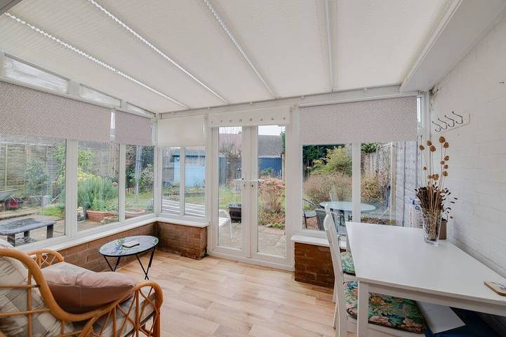 Beach house for 4 people, with garden and terrace, with pets in Sussex