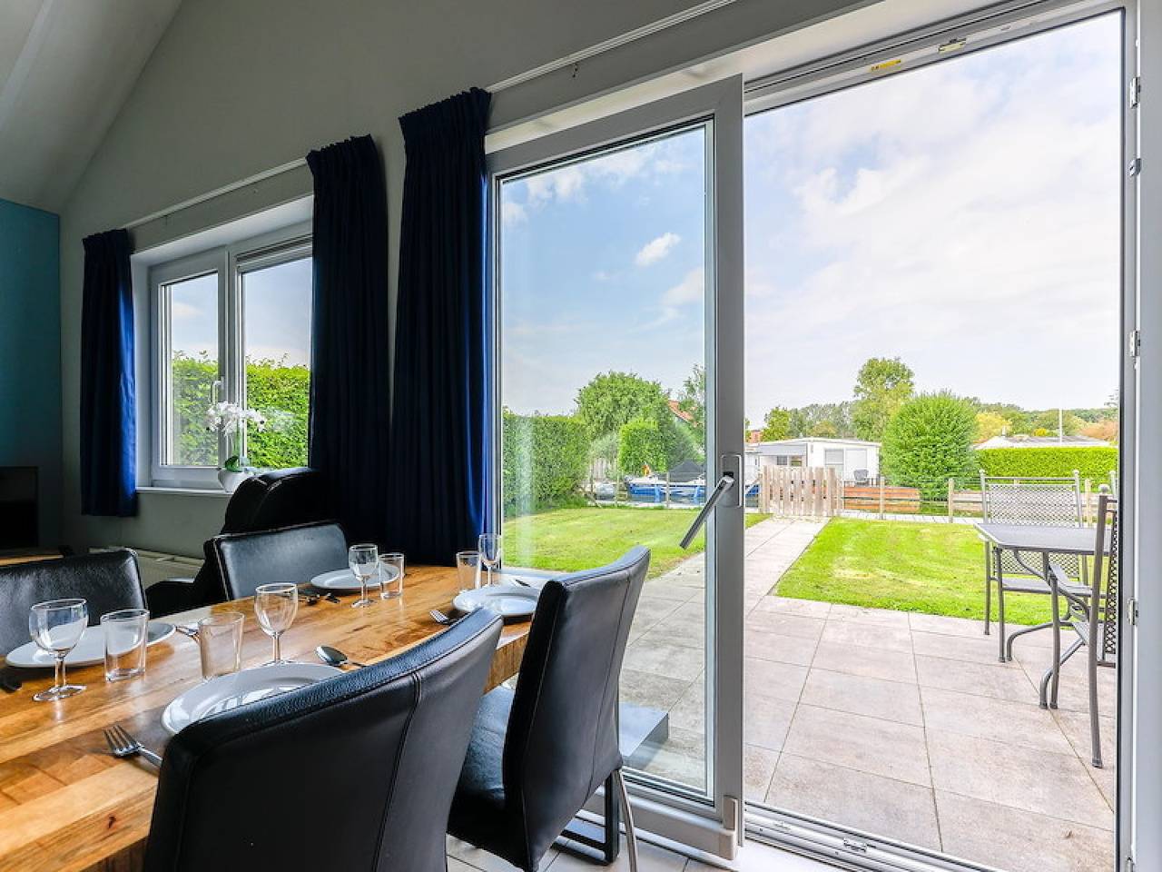 Schönes 3-Personen-Ferienhaus am Angelgewässer in der Nähe von Medemblik am Ijsselmeer. in Ijsselmeer
