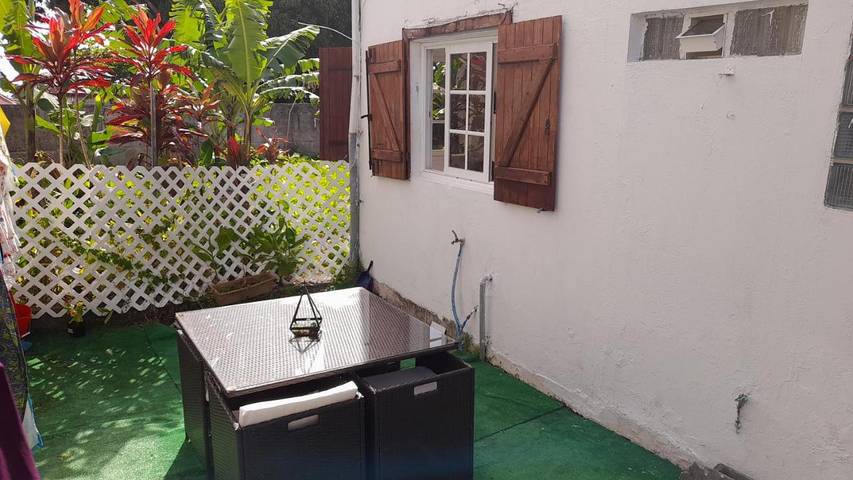 Location de vacances pour 2 personnes, avec vue et jardin dans La Soufrière - 3