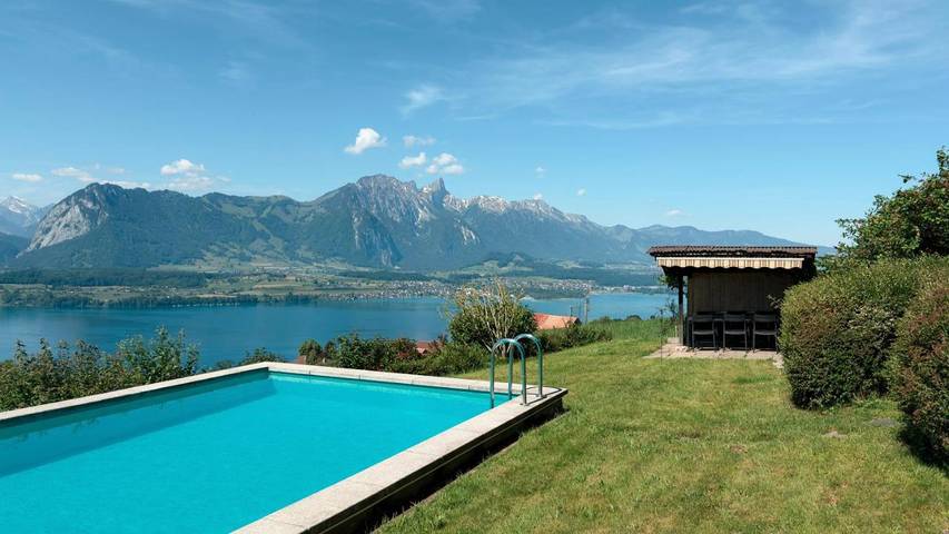 Chalet für 6 Personen, mit Balkon und Terrasse sowie Garten und Pool